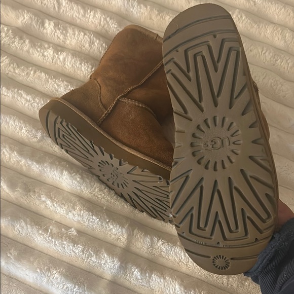 Women’s classic brown short ugg boots - Picture 8 of 10